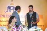 Mr. Mahesh Chakankar giving momento to Neil Nitin Mukesh Ameesha Patel, Neil Nitin Mukesh at the launch of Jaipur Premier League Season 2 in Mumbai on 6th June 2013.jpg